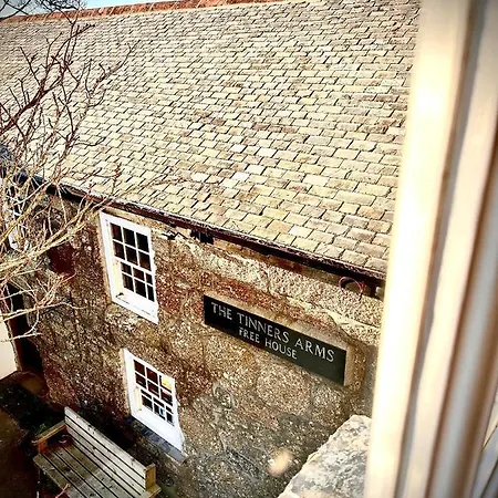 The White House At The Tinners Arms * St Ives